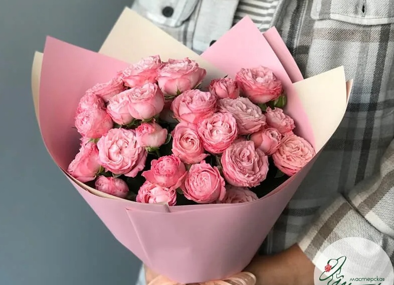 Небольшой букет цветов: когда и как его дарить
